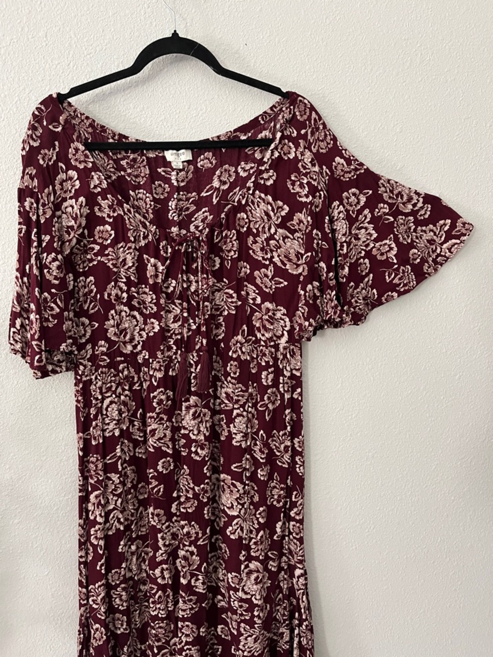 Umgee Bohemian Floral Midi Dress in Burgundy Print
Tassels at Neck
Sz S